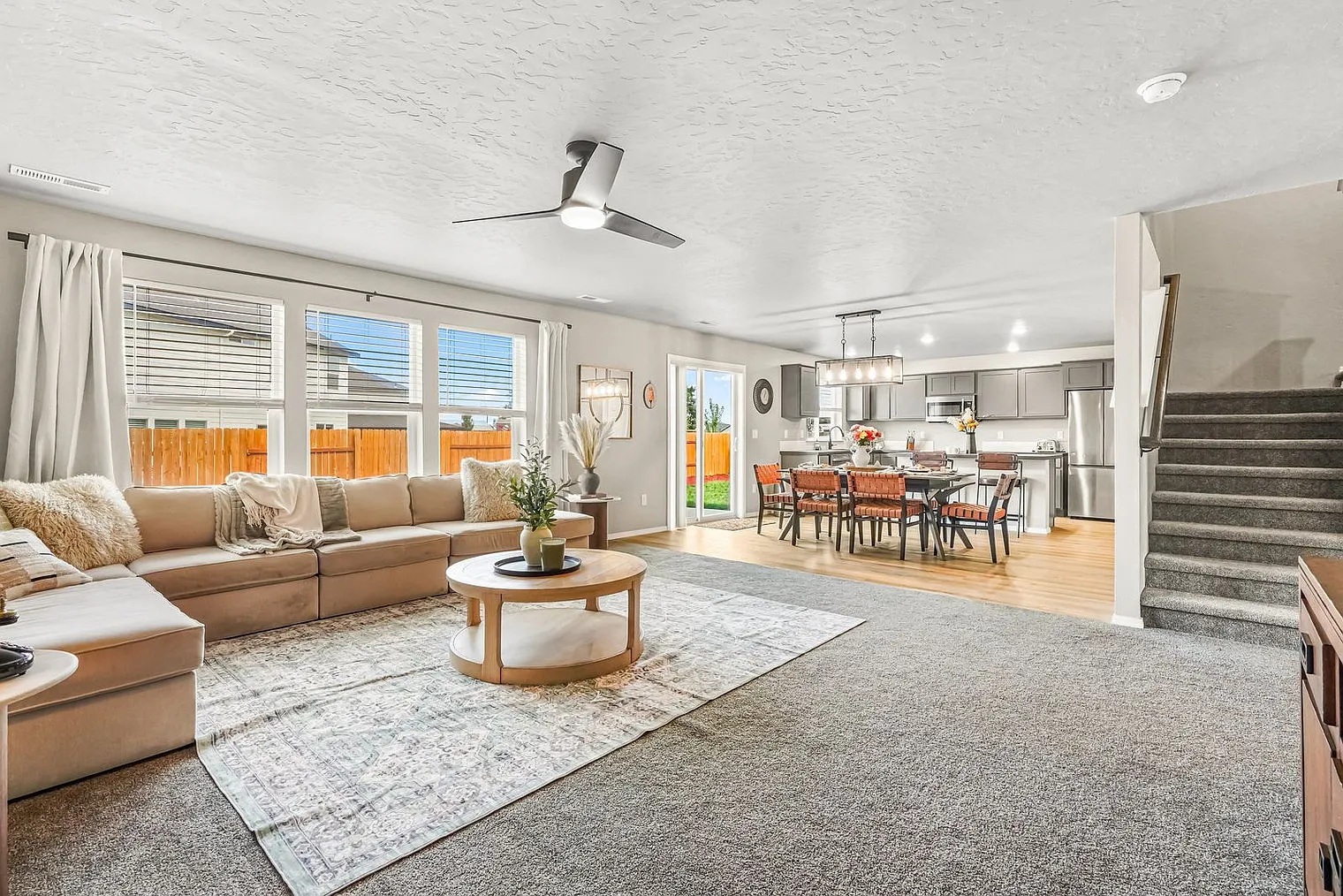 6 bed, 2.0 bath, 2497 sqft, $8,518 — Photo 3