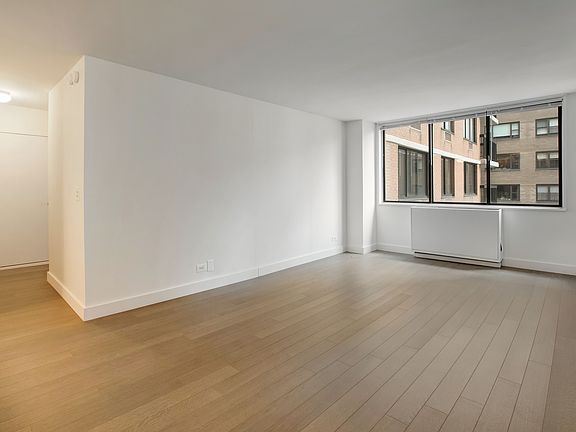 3rd image of 300 Mercer St APT 9A