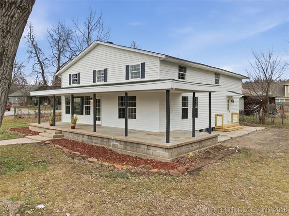 809 N 9th St, Collinsville, OK 74021