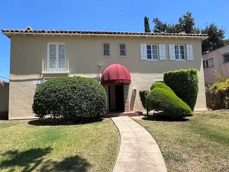 1171 Huntington Dr #D — Photo 2