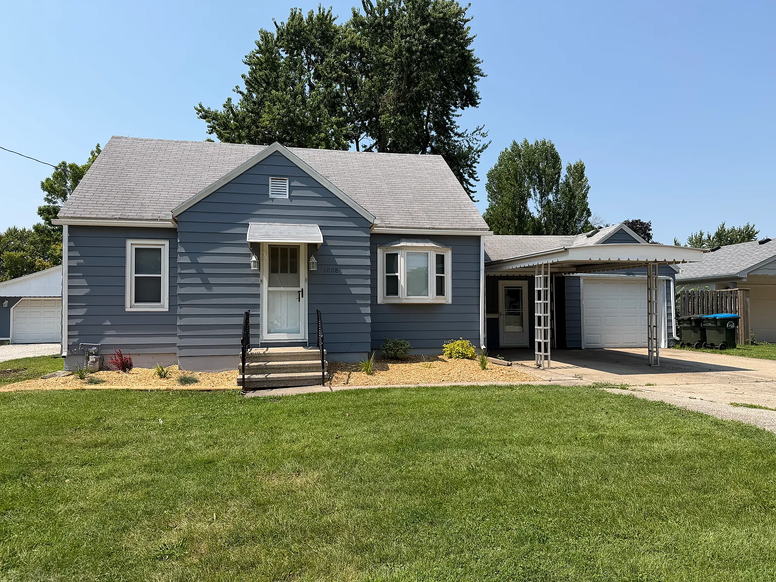 3 bed, 1397 sqft, $1,600 — Photo 1