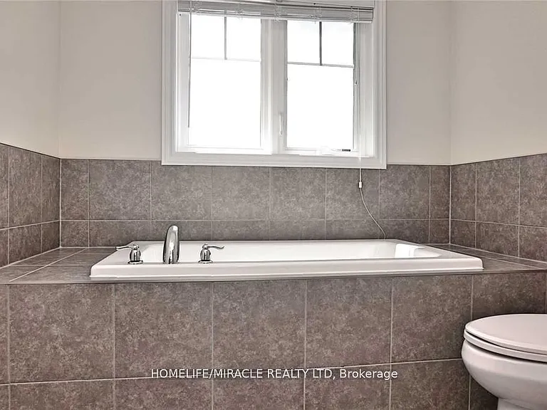 11 Sandybay Ave — Photo 14