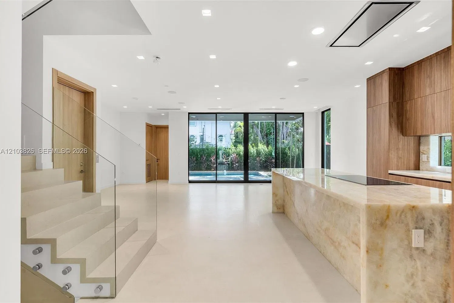 4 bed, 5.0 bath, 3700 sqft, $25,000 — Photo 3