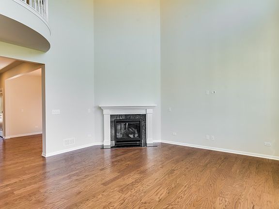 2nd image of 17 Palisades Blvd
