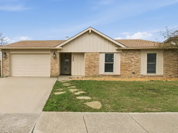 825 W Embercrest Dr, Arlington, TX 76017