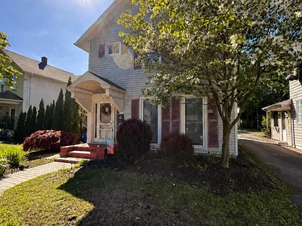 1744 Main St, Blakely, PA 18447
