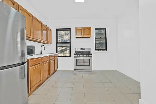 Rented by Compass | media 7