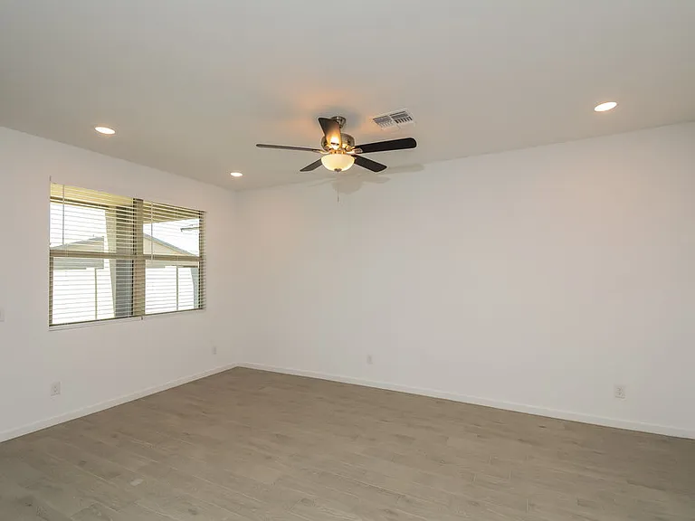 12641 W Daley Ln — Photo 4