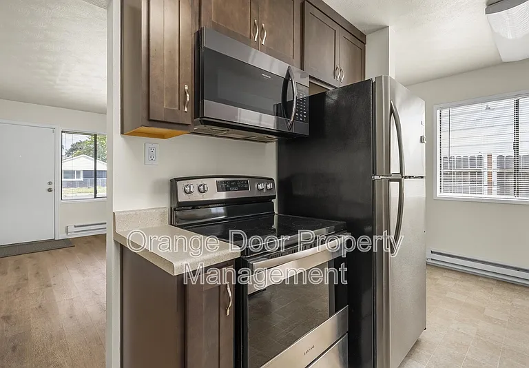 834 S 72nd St — Photo 9