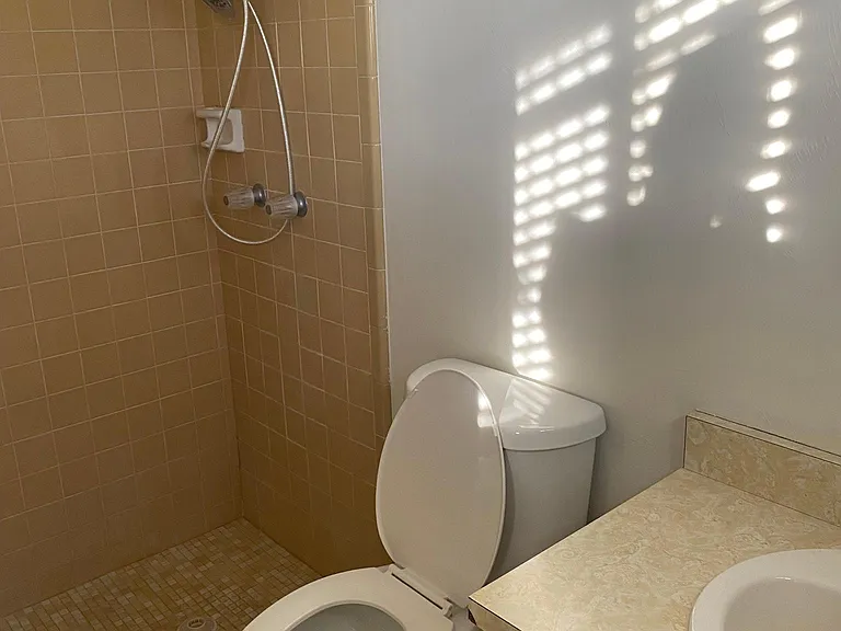 1021 W Edgewater Dr — Photo 12