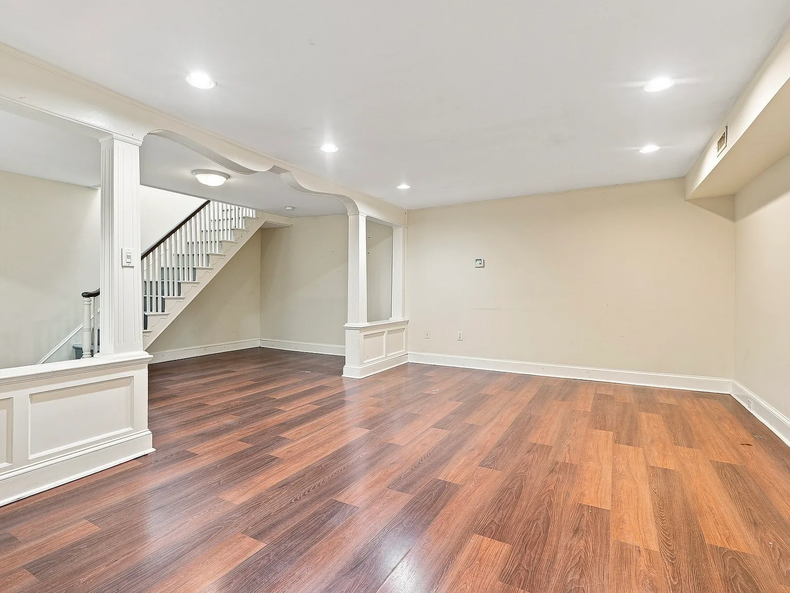 3 bed, 1000 sqft, $1,800 — Photo 1
