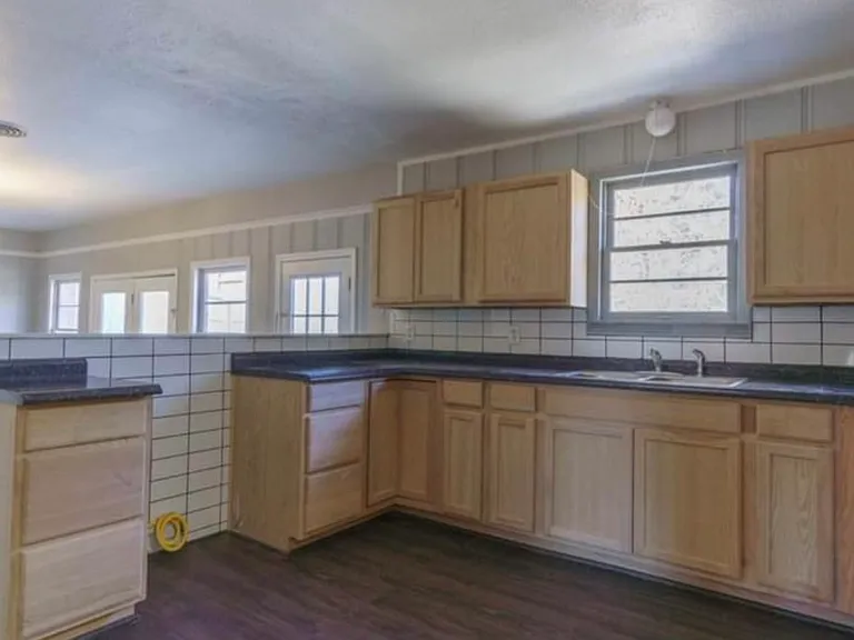 2801 Tryon Rd — Photo 5