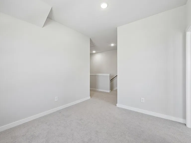 2866 Grandview Dr — Photo 18