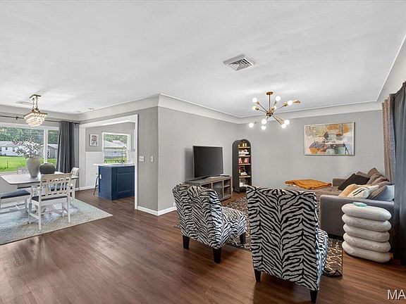 4th image of 2404 Vandalia St
