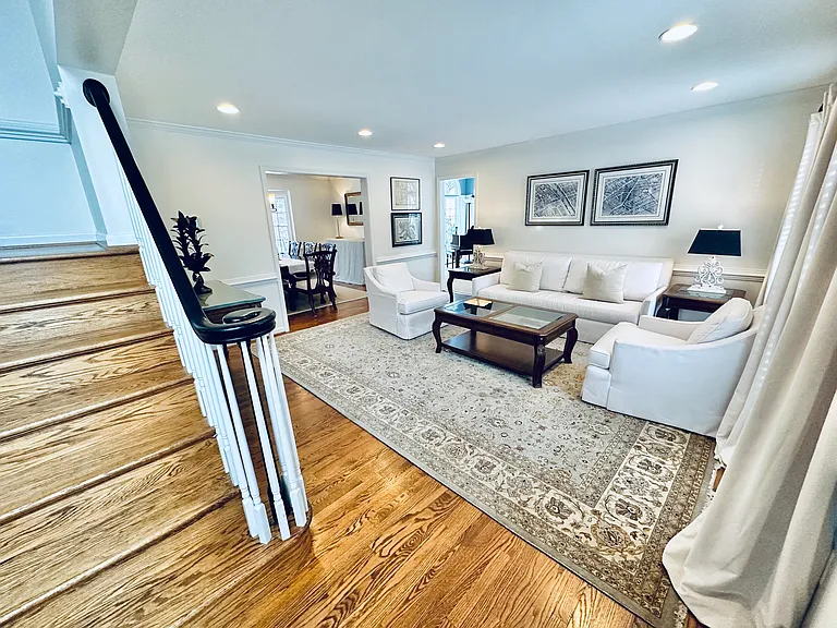 11128 Bowen Ave — Photo 2