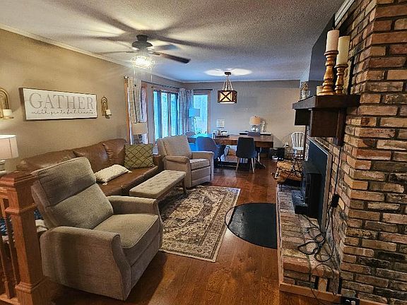 3rd image of 37214 Woodland Dr