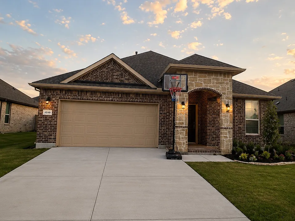 5249 Meadow Ln