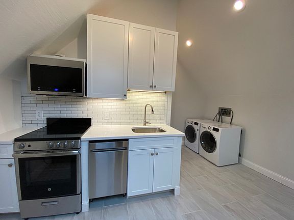 3rd image of 194 King Ave APT E