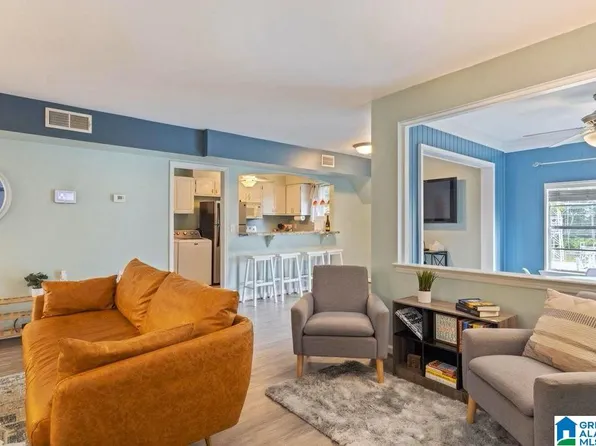 1936 Shades Cliff Ter APT C, Vestavia Hills, AL 35216