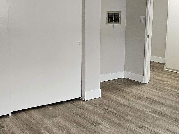 4th image of 3350 Lincoln Ave #5