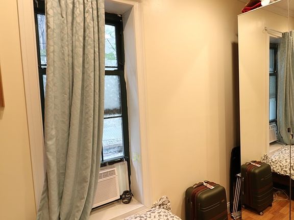 5th image of 552 Lincoln Pl #B21