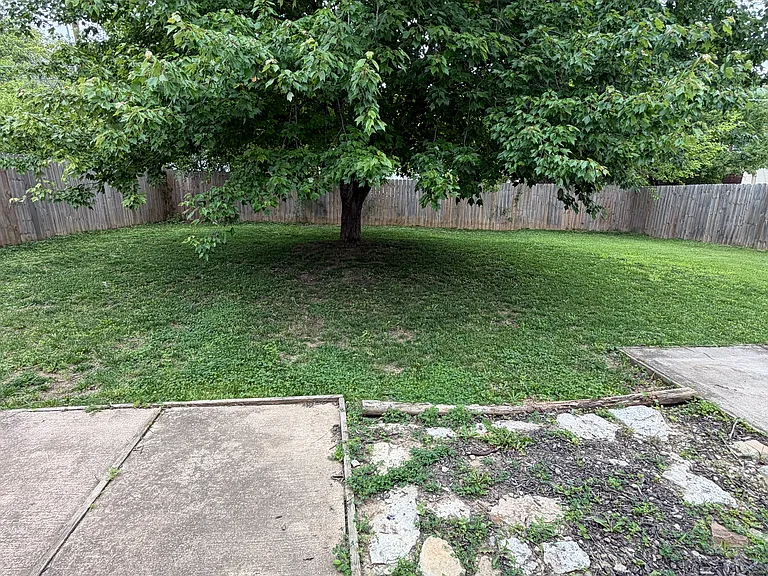 2205 Versailles Dr — Photo 13