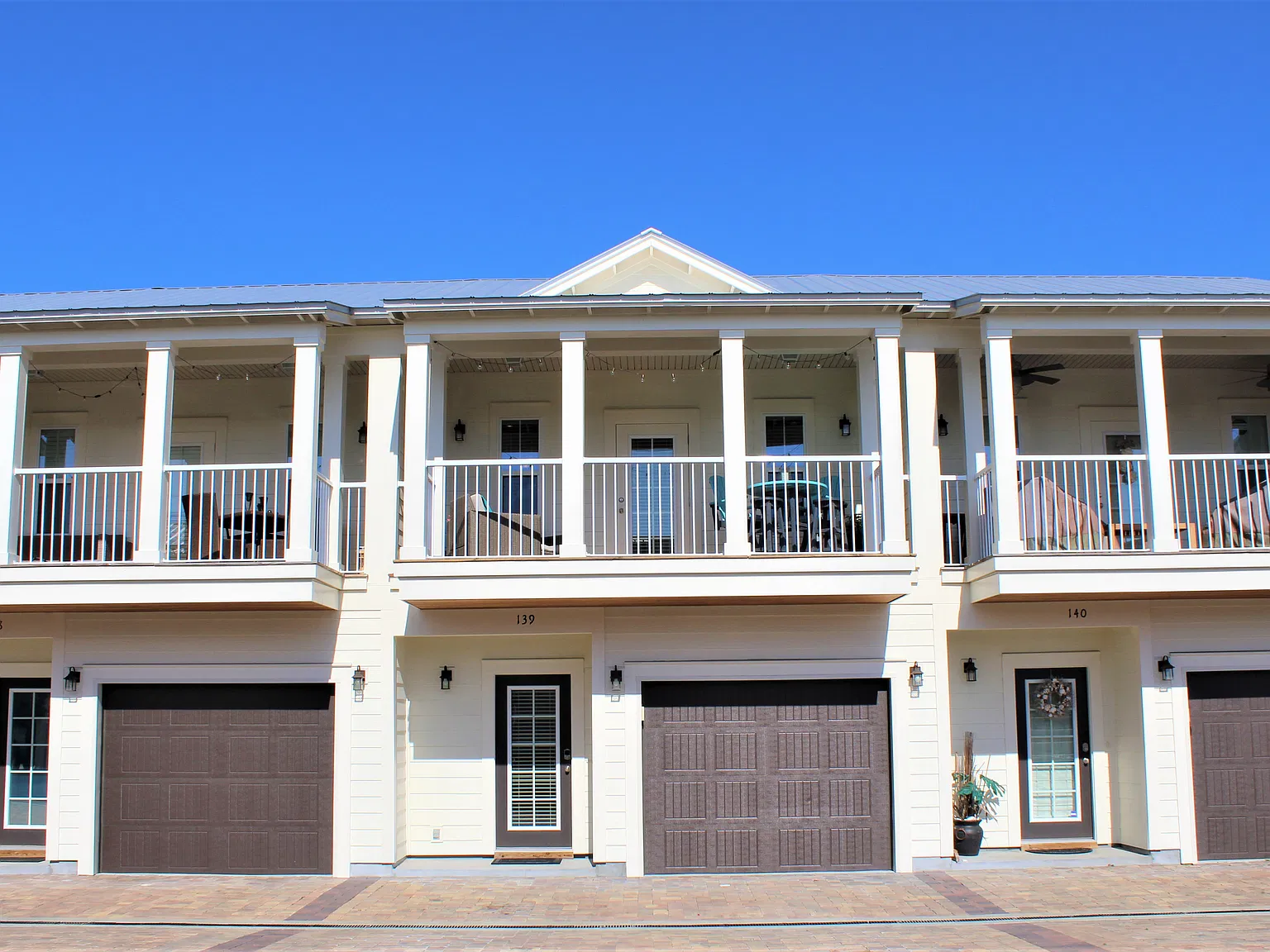 3 bed, 2.5 bath, 1641 sqft, $3,250 — Photo 2
