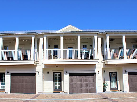 Two story townhome, no garage access