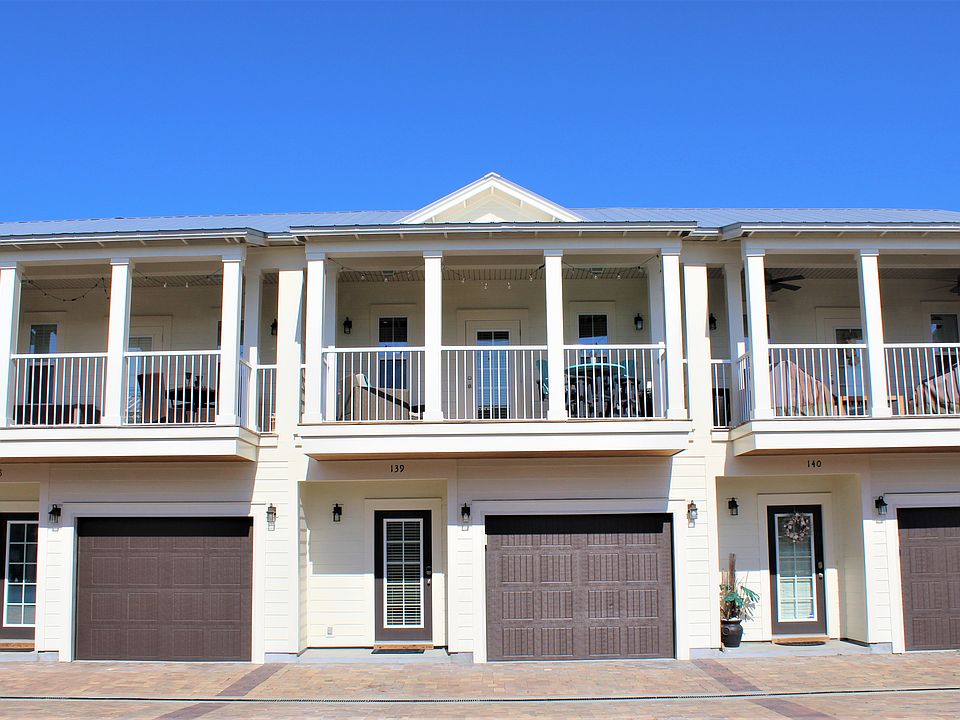 Two story townhome, no garage access