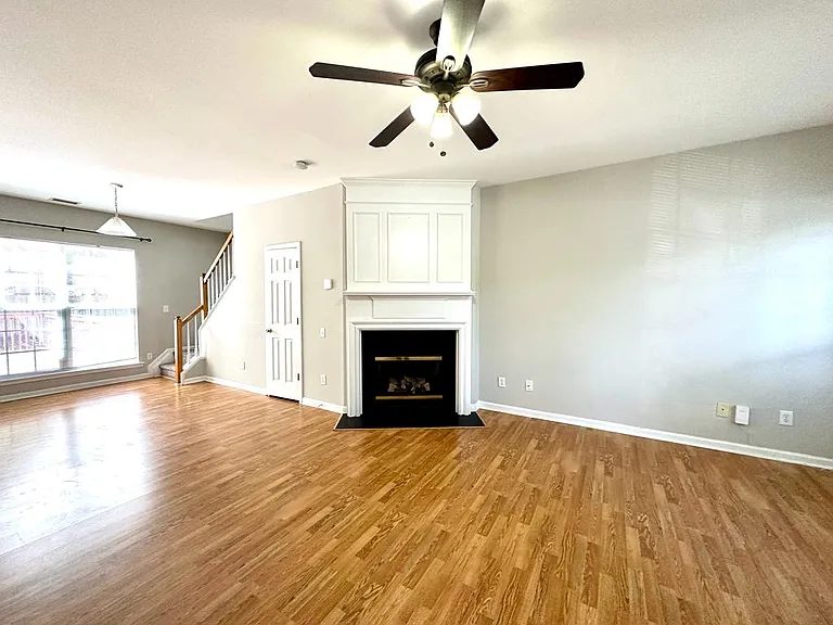 2421 Normancrest Ct — Photo 3