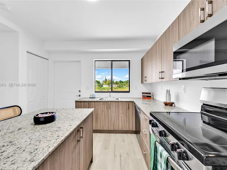 155 NW 160th St #Townhouse 2 — Photo 7