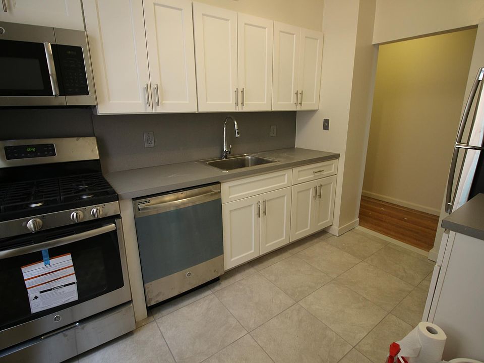 2nd image of 207 E 202nd St APT 3D