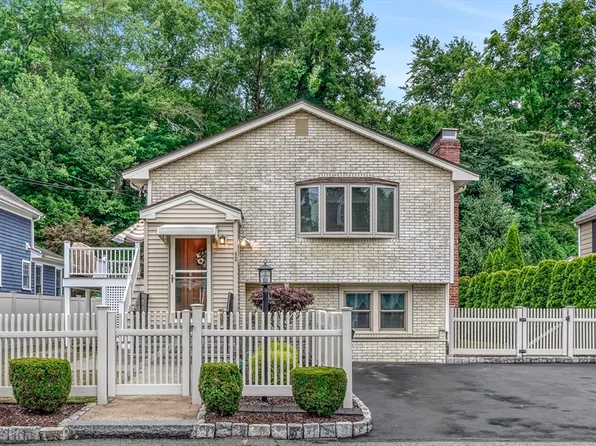 43 Deerfield Ave, Westwood, MA 02090