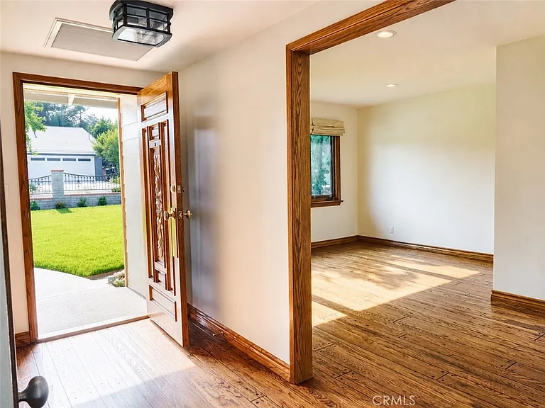 4720 Hayman Ave — Photo 11