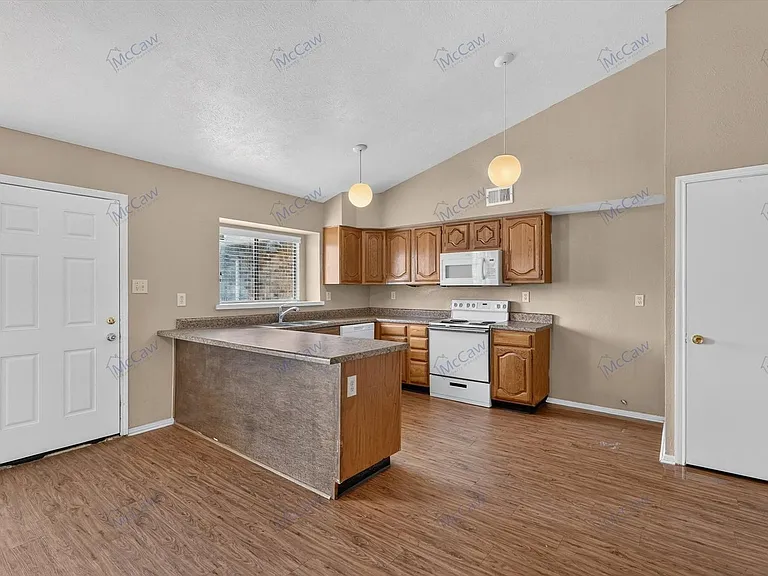 521 Weaver St — Photo 8