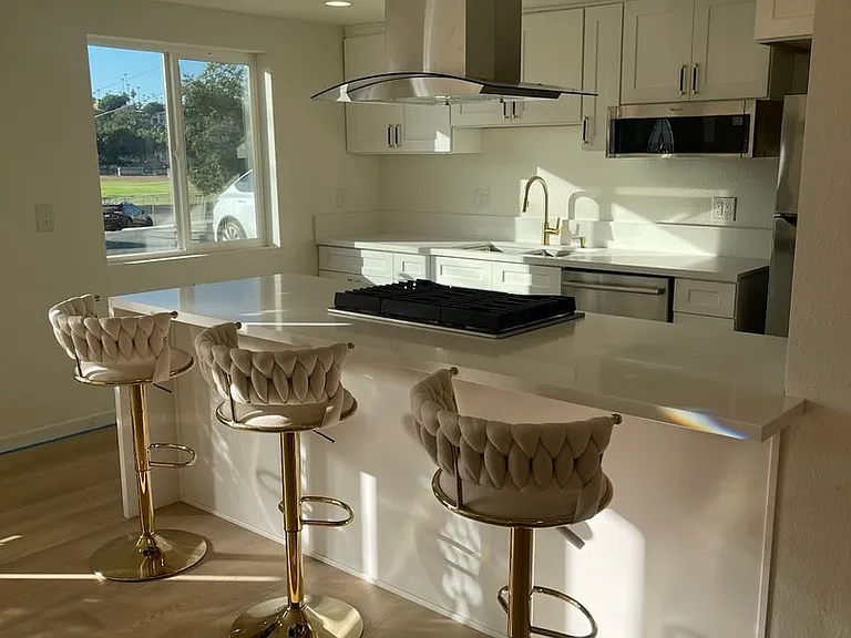 351 Eucalyptus Avenue — Photo 2