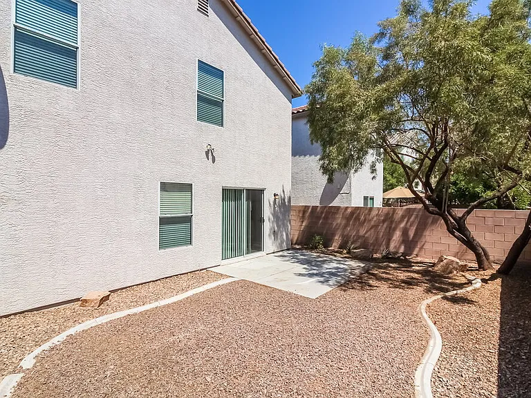 11758 Bergamo Ct — Photo 15