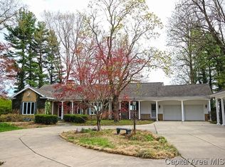 2306 W Lake Shore Dr, Springfield, IL 62712