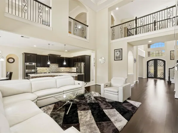 6011 Abercombie Ln, Sugar Land, TX 77479