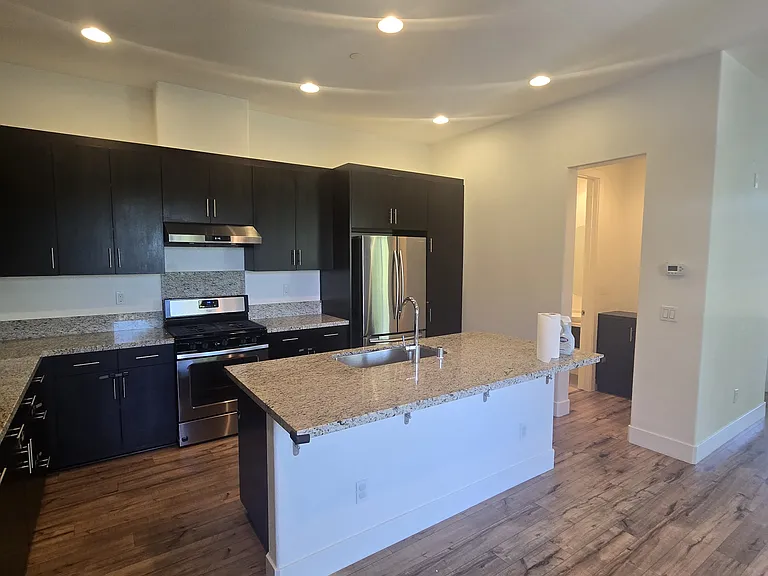 1919 Cadence Ln — Photo 23