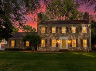 9822 N Auburn Ct, Mequon, WI 53092