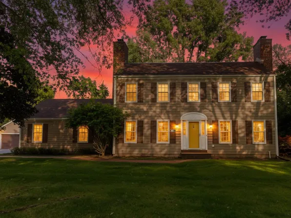9822 North Auburn COURT, Mequon, WI 53092