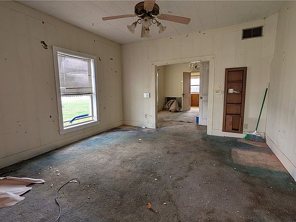 2nd image of 722 Oak Ave