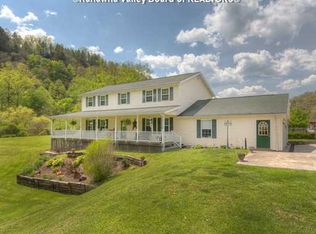 194 Center St, Clay, WV 25043