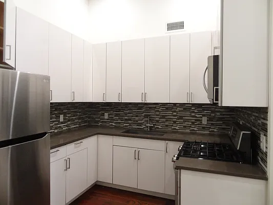 Rented by Miron Realty Group | media 23
