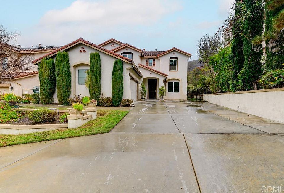 1st image of 870 Avenida Abeja