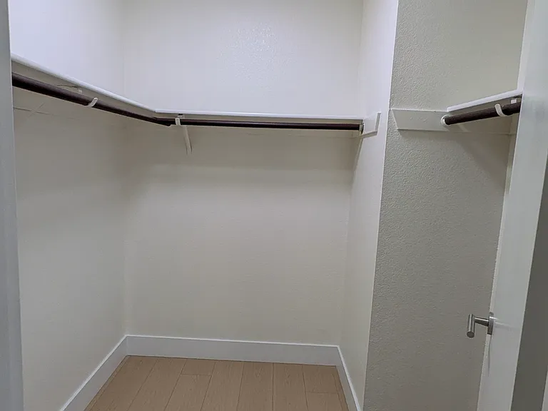 604 Pemberton Ln — Photo 12