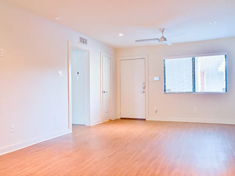 2043 Sul Ross St — Photo 5