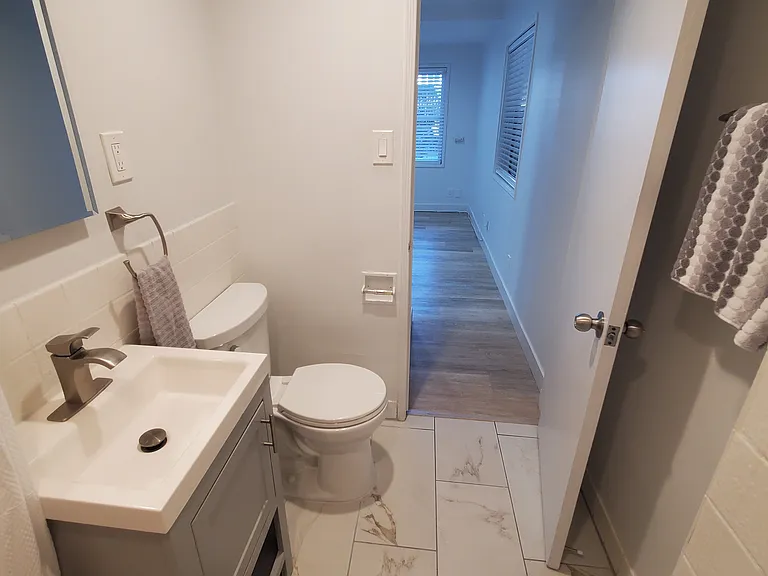 130 Roycroft — Photo 13