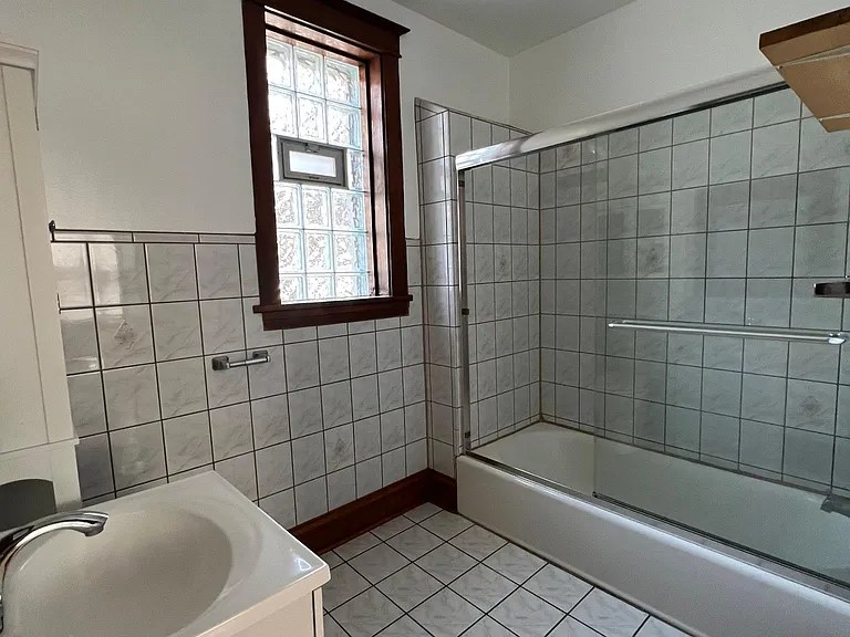 1238 N Maplewood Ave #1R — Photo 8